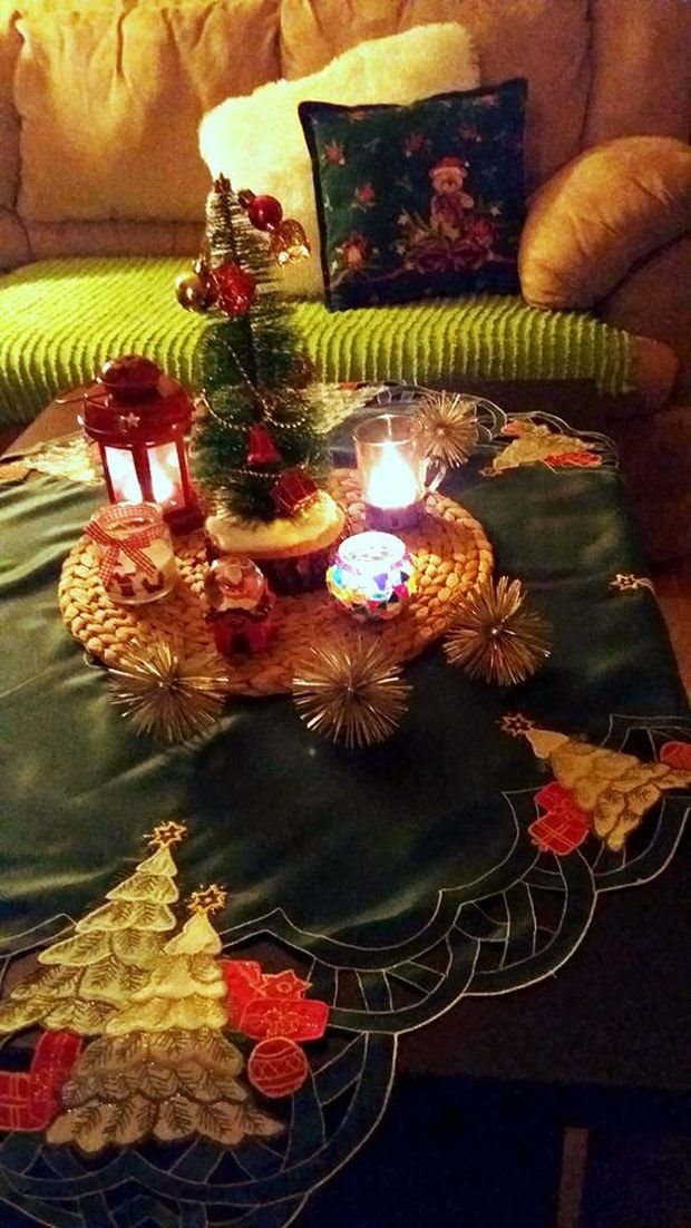 Novogodišnja bajka u domu Sunčice Andrić iz Valjeva: Sergej (3) ukrasio je jelku crveno-zlatnim ukrasima koji tope srca (FOTO)