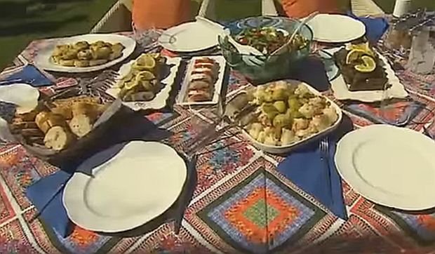 Raskošan porodični dom Džihana iz serije "Paramparčad": zavirite u skladan dom i predivan vrt turskog glumca Erkana Petekaja (FOTO + VIDEO)