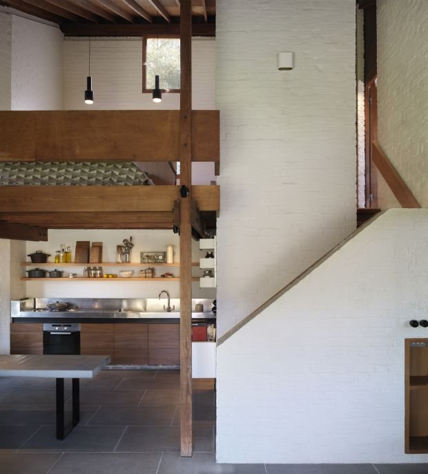Kako je nastala vila u prirodi od dvorišne kućice i garaže (FOTO)