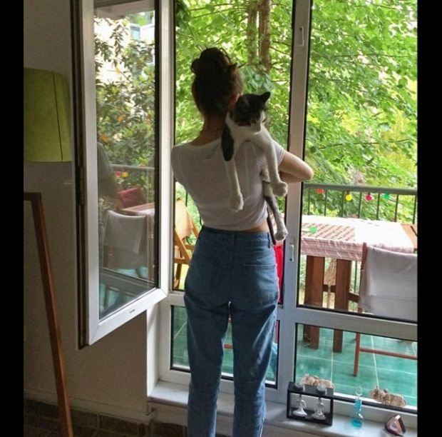 NIHAN IZ SERIJE BESKRAJNA LJUBAV PLATILA KUĆU MILION EVRA:  zavirite u raskošan dom i čaroban vrt turske glumice (FOTO)