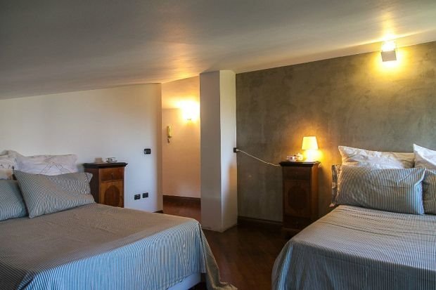 STARINSKA KUĆA SA BAZENOM: zavirite u italijansku vilu sa najlepšim pogledom na more (FOTO)