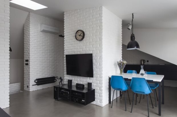 Moderan stan sa nameštajem od drvenih paleta: zavirite u savršen dom za dvoje (FOTO)