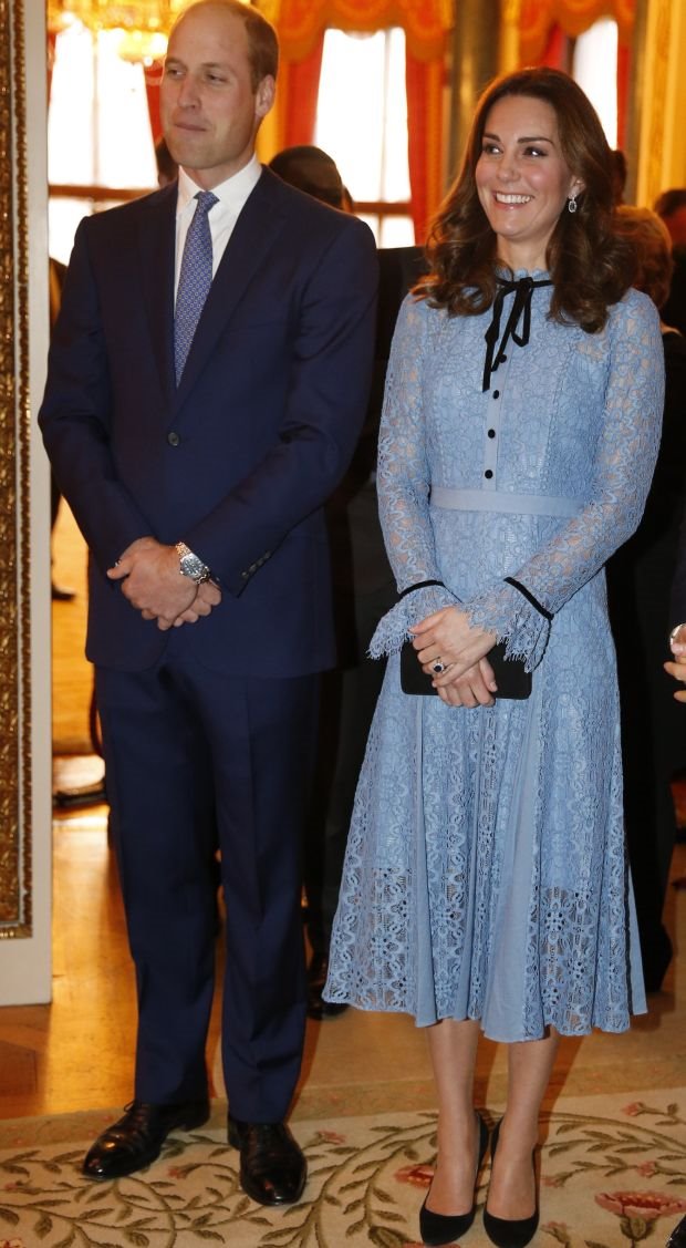 KEJT MIDLTON PRVI PUT U JAVNOSTI POSLE OBJAVE TRUDNOĆE: da li je engleska princeza ovom haljinom otkrila pol bebe? (FOTO)