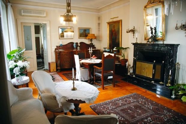 VESNA ČIPČIĆ - PORODIČNA KUĆA U BEOGRADU: pogledajte elegantan dom u carstvu uspomena srpske glumice (FOTO)