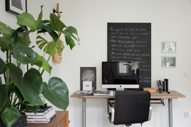 ODUŠEVIĆE VAS BELA KUHINJA: zavirite u savršen jednosoban stan u skandinavskom stilu (FOTO)