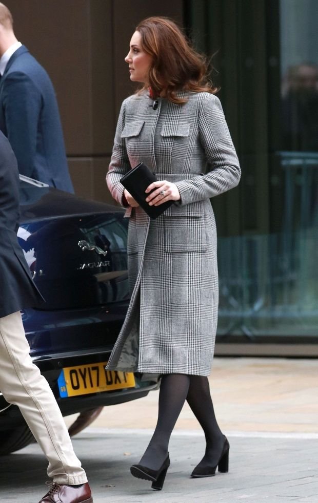 KEJT MIDLTON PONOVO ODUŠEVILA ŽENE: pogledajte moderan kaput i mini haljinu trudne engleske princeze (FOTO)