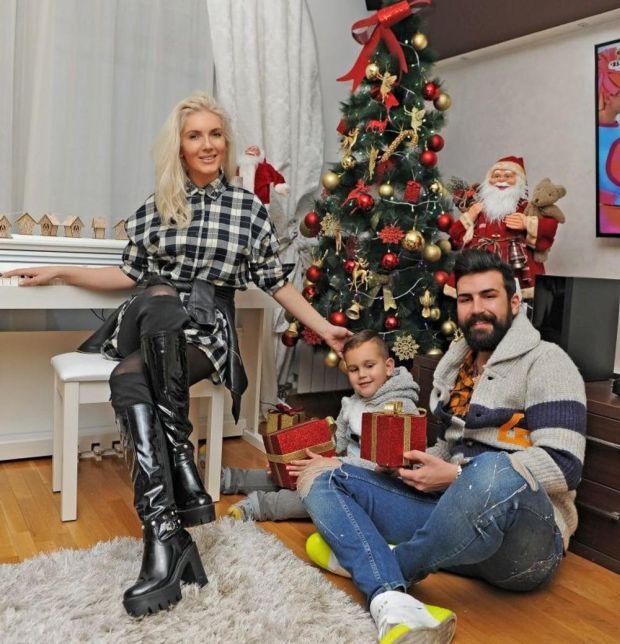 ZAVIRITE U PORODIČNI STAN POPULARNIH PEVAČA: oduševiće vas kako su Nikolina i Saša Kapor ukrasili dom za Novu godinu (FOTO)