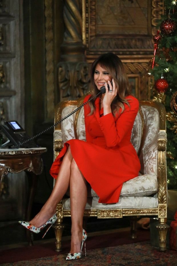 OVAKAV STIL NISMO OČEKIVALI OD PRVE DAME AMERIKE: oduševiće vas zavodljiva haljina i luksuzne štikle Melanije Tramp (FOTO)