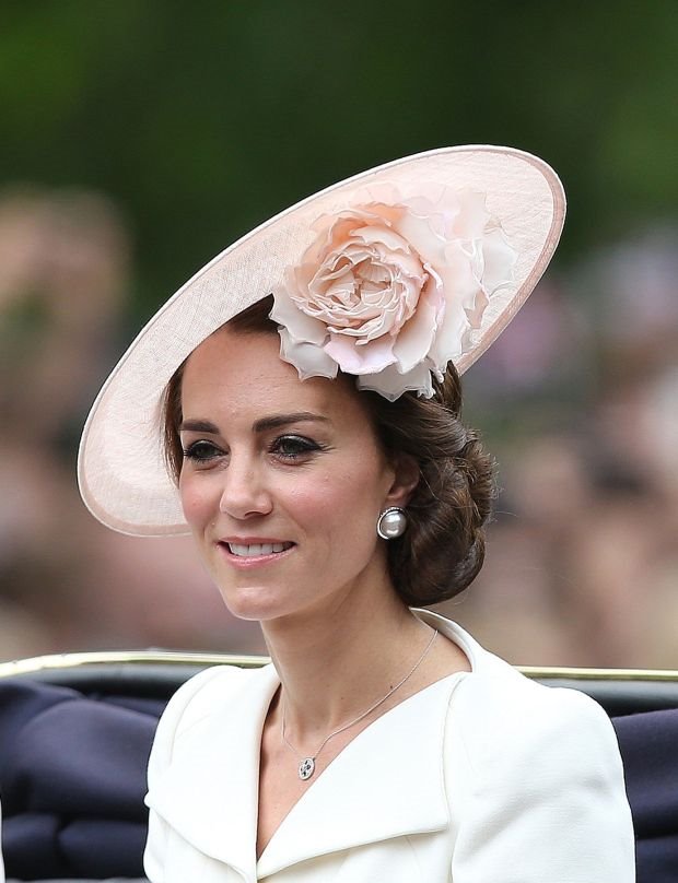 KOJA SE LEPŠE OBLAČI - KEJT MIDLTON ILI MEGAN MARKL: 3 glavne modne razlike između dve engleske princeze (FOTO)