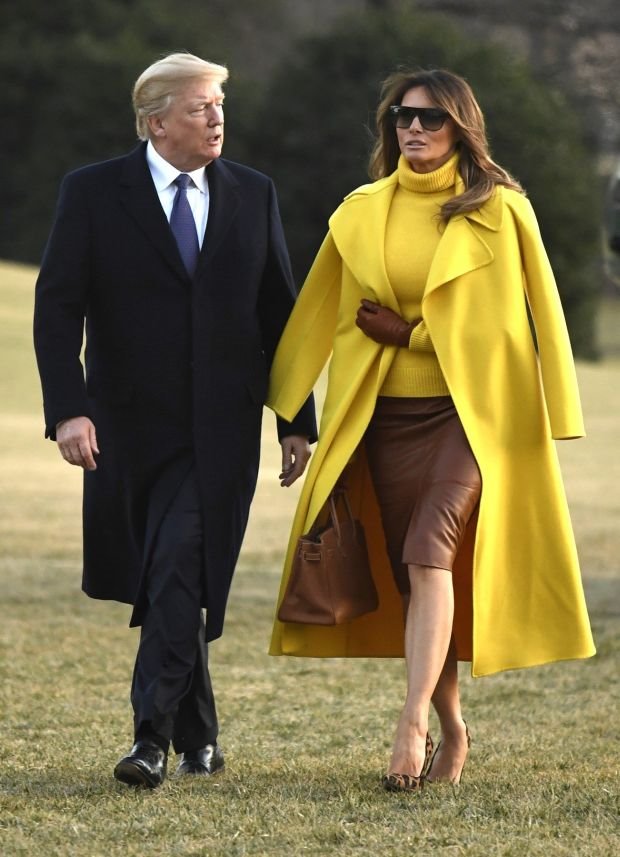 NEVEROVATAN KAPUT I SUKNJA SA ŠLICEM U STILU MELANIJE TRAMP: da li je ovo najlepše modno izdanje Prve dame Amerike? (FOTO)