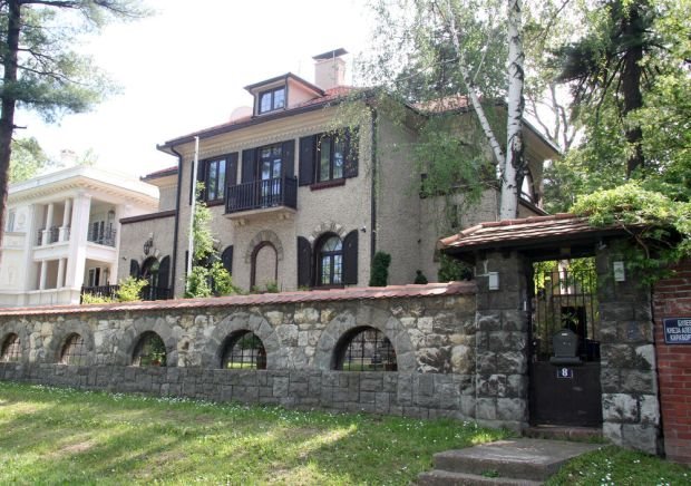 PEVAČICA ŽIVI U LUKSUZNOJ VILI NA DEDINJU: pogledajte kako izgleda kuća Vere Matović (FOTO)