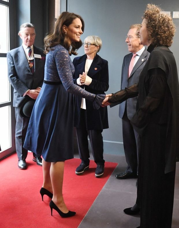 KEJT MIDLTON PROCVETALA! PRVI  PUT SE OVAKO VIDI NJEN TRUDNIČKI STOMAK: pogledajte kako engleska princeza izgleda u 7. mesecu trudnoće (FOTO)