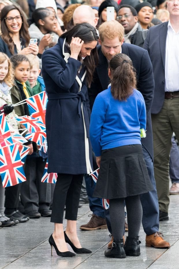 OVO NIKAKO NIJE SMELA DA URADI! KRALJICA ĆE POLUDETI: pogledajte kako je Megan Markl prekršila važno pravilo kraljevske porodice (FOTO)