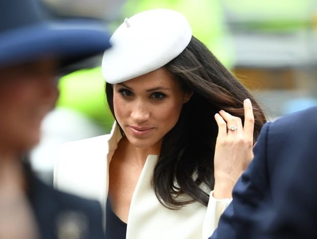 MEGAN MARKL PRVI PUT U JAVNOSTI SA KRALJICOM ELIZABETOM: pogledajte šta je nova princeza obukla i kako je oduševila svet (FOTO)