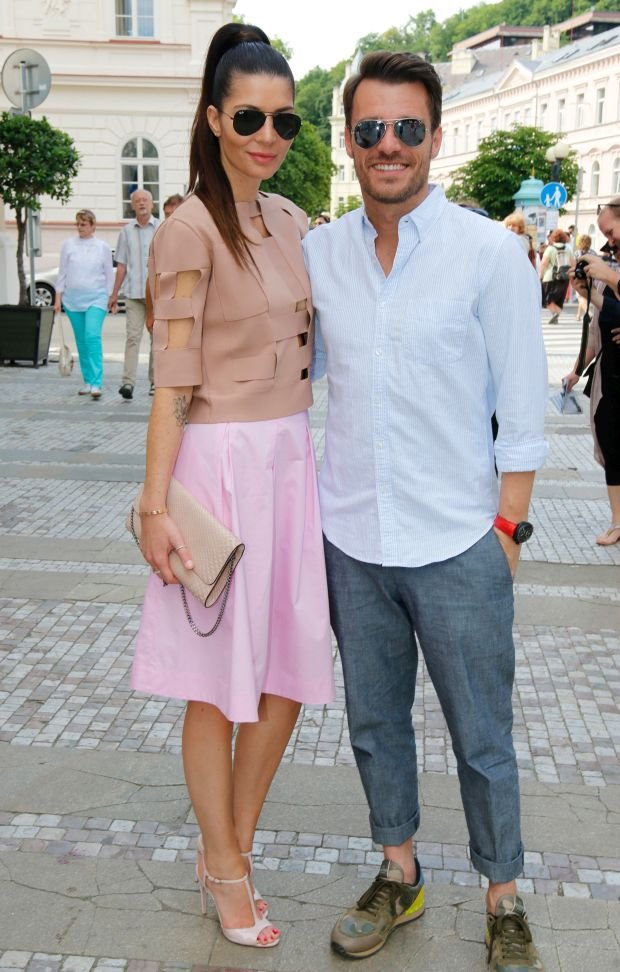 OVA BOJA ODEĆE JE NAJVEĆI HIT ZA PROLEĆE 2018. GODINE: žene su oduševljene ovim trend nijansama garderobe (FOTO)