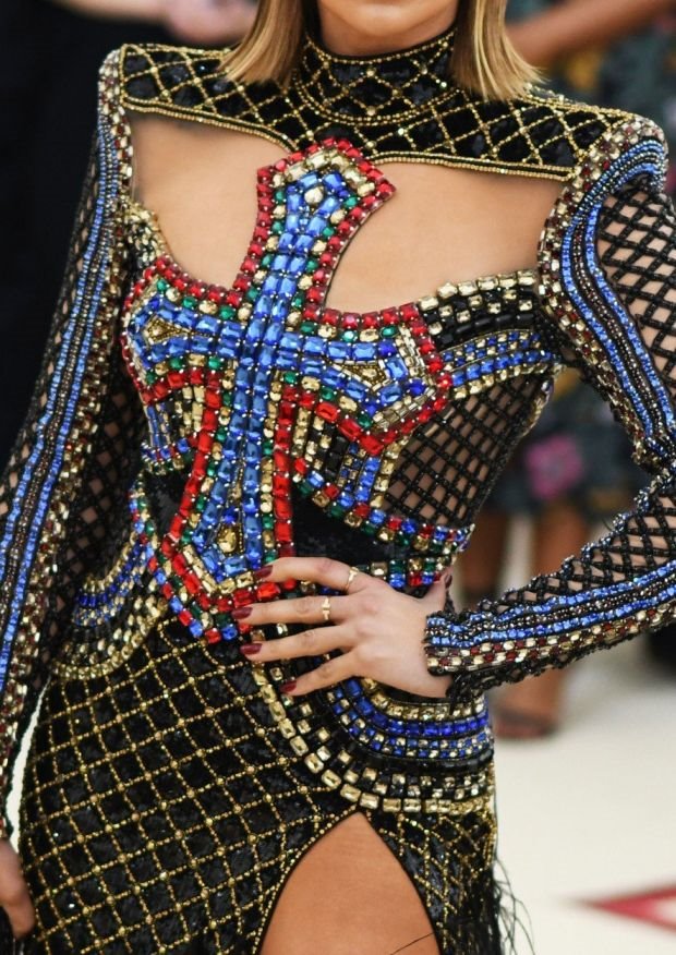 DŽENIFER LOPEZ ZAPALILA INTERNET - NJENA NOVA FRIZURA ĆE VAS ŠOKIRATI: pevačica je obukla provokativnu haljinu, a ceo svet je oduševljen kako izgleda (FOTO)