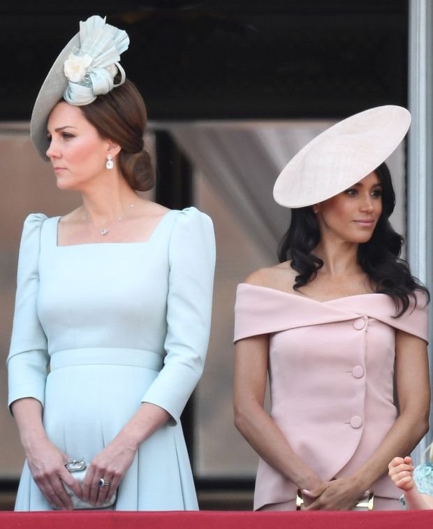 MEGAN MARKL NA ROĐENDANU KRALJICE ELIZABETE PREKRŠILA VAŽNO PRAVILO: ceo svet komentariše da lepa princeza ovo nije smela da obuče (FOTO)