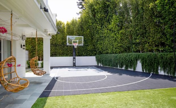 KOŠARKAŠKA ZVEZDA NBA ŽIVI U CARSTVU LUKSUZA: kuća vredna 12 miliona dolara ima najlepši bazen i teren za basket (FOTO)