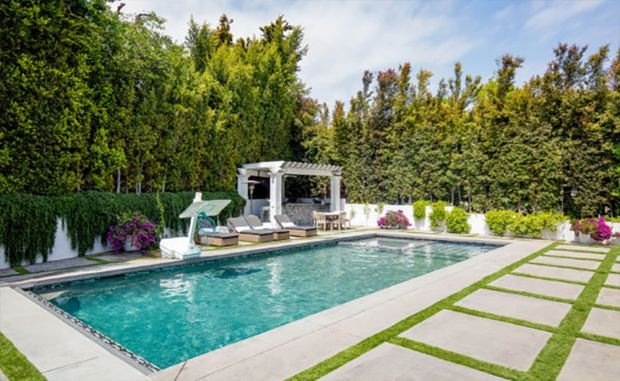 KOŠARKAŠKA ZVEZDA NBA ŽIVI U CARSTVU LUKSUZA: kuća vredna 12 miliona dolara ima najlepši bazen i teren za basket (FOTO)