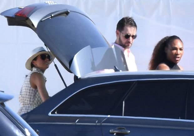 MEGAN MARKL U LETNJOJ HALJINICI KOJA ĆE VAS ODUŠEVITI: jednostavna i mladalačka modna kombinacija engleske princeze postaće pravi letnji HIT (FOTO)