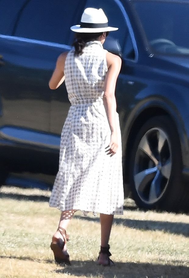 MEGAN MARKL U LETNJOJ HALJINICI KOJA ĆE VAS ODUŠEVITI: jednostavna i mladalačka modna kombinacija engleske princeze postaće pravi letnji HIT (FOTO)