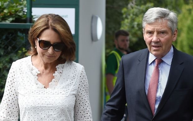 KEJT MIDLTON U SENCI MAJKE: bela mini haljina Kerol Midlton šokirala Vimbldon (FOTO)