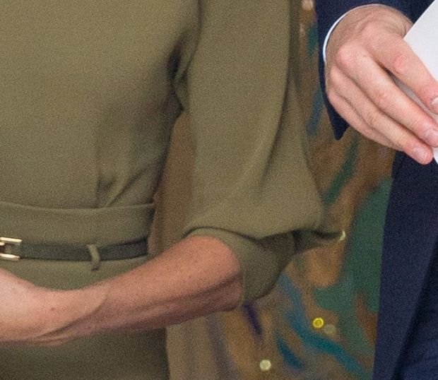 DA LI VAS JE RAZOČARALA? MEGAN MARKL SE POJAVILA U ATRAKTIVNOJ HALJINI I ZASENILA KEJT MIDLTON: pogledajte šta je engleska princeza obukla za krštenje princa Luisa (FOTO)