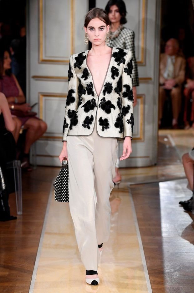 OVA ELEGANTNA ODEĆA POSTAĆE HIT U 2019. GODINI: pogledajte najlepše haljine i odela za svečane prilike