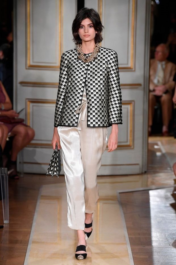 OVA ELEGANTNA ODEĆA POSTAĆE HIT U 2019. GODINI: pogledajte najlepše haljine i odela za svečane prilike