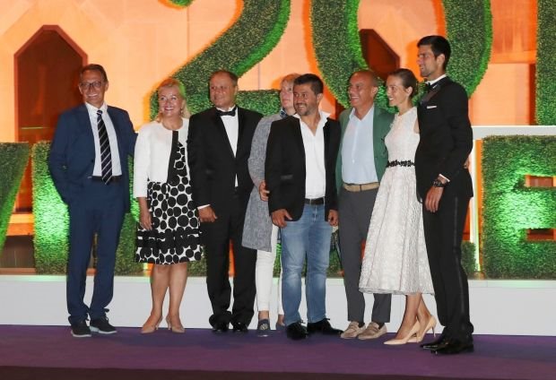 NOVAK I JELENA ĐOKOVIĆ NA ŠAMPIONSKOJ VEČERI: haljina i odelo za medalju elegancije (FOTO)