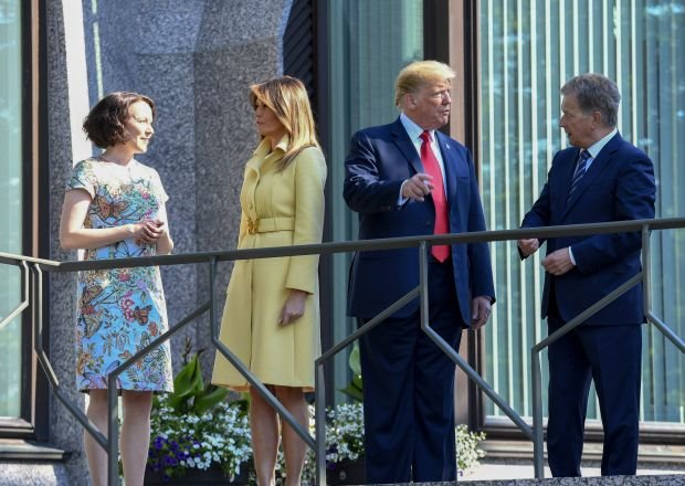 MELANIJA TRAMP OBUKLA JE OVE USKE PANTALONE I IZNENADILA CEO SVET: žene u svađi zbog skandalozne odeće Prve dame Amerike (FOTO)