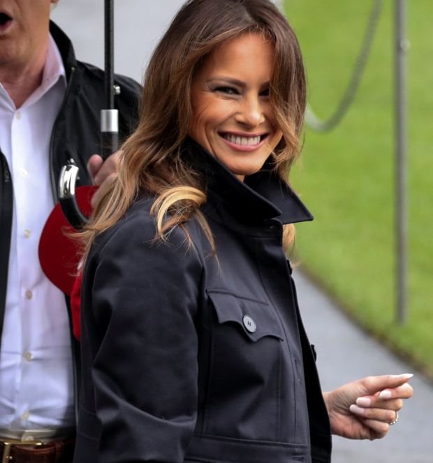 ŠOK ČIZME UMESTO SALONKI! MELANIJA TRAMP KONAČNO U PRAKTIČNOJ OBUĆI: ovo su najudobnije čizme koje sve žene imaju (FOTO)