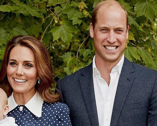 BRITANIJA ŠOKIRANA NOVOM SLIKOM PRINCA LUISA: da li praunuk Elizabete II liči više na Kejt ili Vilijama