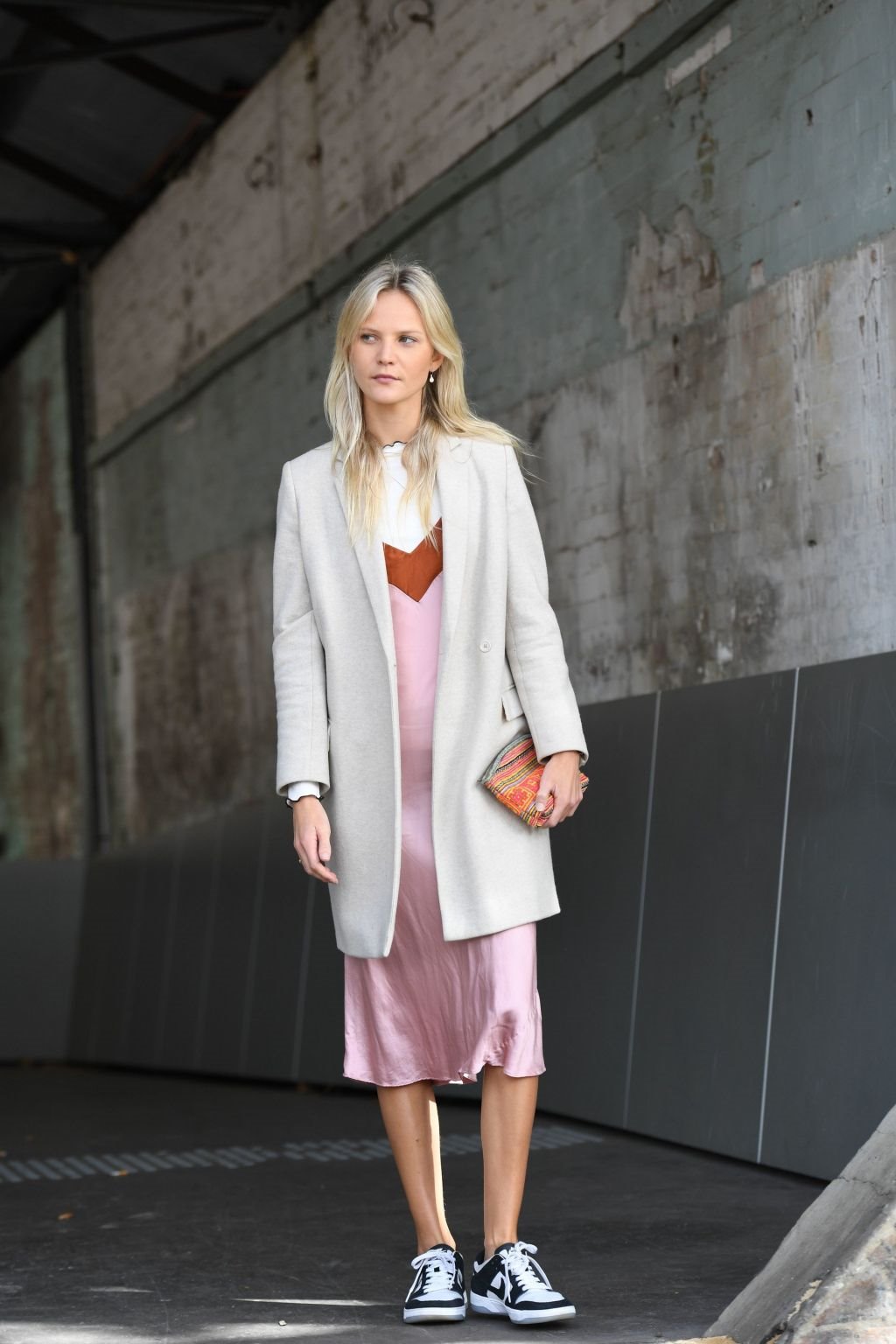 MODA - ZIMA 2018 / 2019: suknje, kaput i čizme koje svaka moderna dama treba da ima (FOTO)