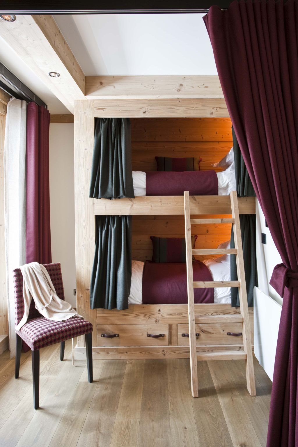 ALPSKI STIL SA OTMENOM NOTOM! PRELEP PLANINSKI ENTERIJER: u ovaj šale ćete se zaljubiti (FOTO)