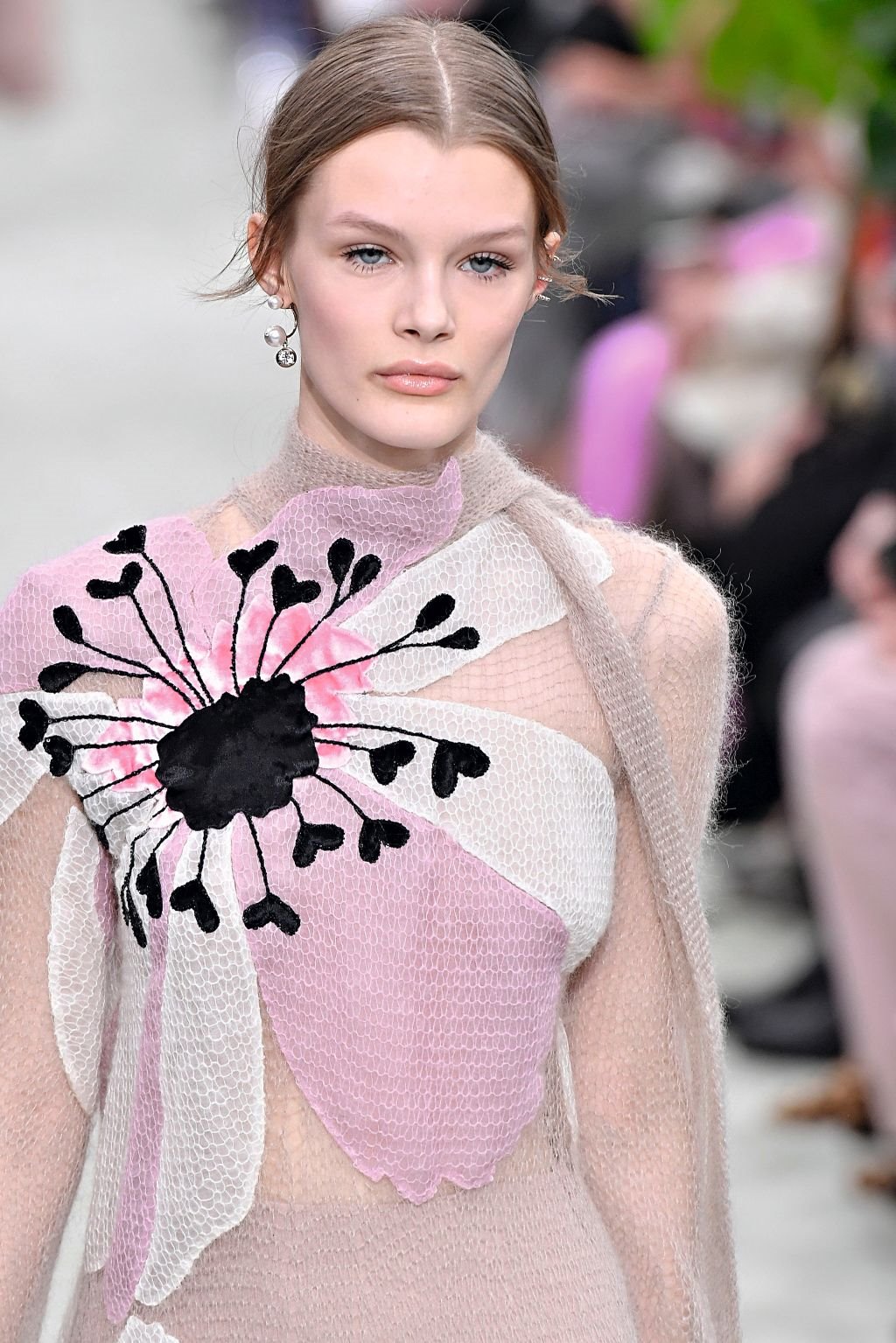 ONE SKREĆU POGLEDE: minđuše koje svetski dizajneri preporučuju za najluđu noć