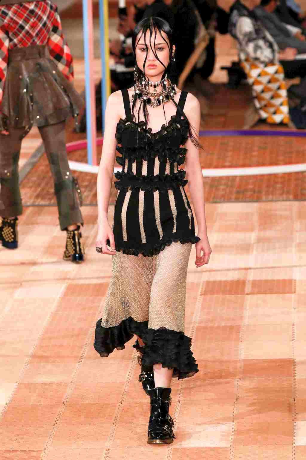 NOVA HALJINA ZA DOČEK VAM NIJE POTREBNA: sjajne modne ideje za svečane kombinacije (FOTO)