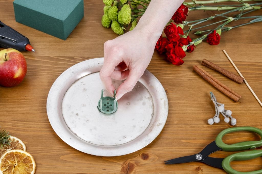 KAKO DA NAPRAVITE NOVOGODIŠNJU IKEBANU: najlepša praznična ikebana za dekorisanje doma ili kao poklon (URADI SAM)