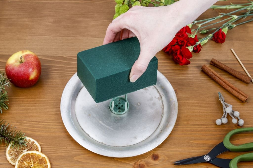 KAKO DA NAPRAVITE NOVOGODIŠNJU IKEBANU: najlepša praznična ikebana za dekorisanje doma ili kao poklon (URADI SAM)