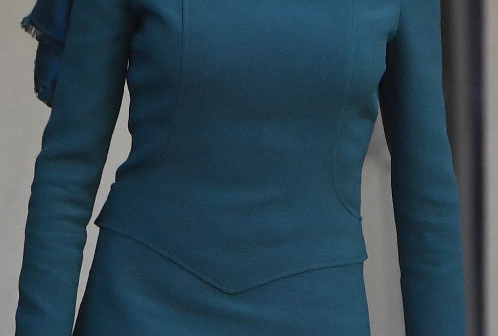 BRIŽIT MAKRON PONOVO U CENTRU PAŽNJE: da li je ova haljina prekratka za ovakav događaj (FOTO)