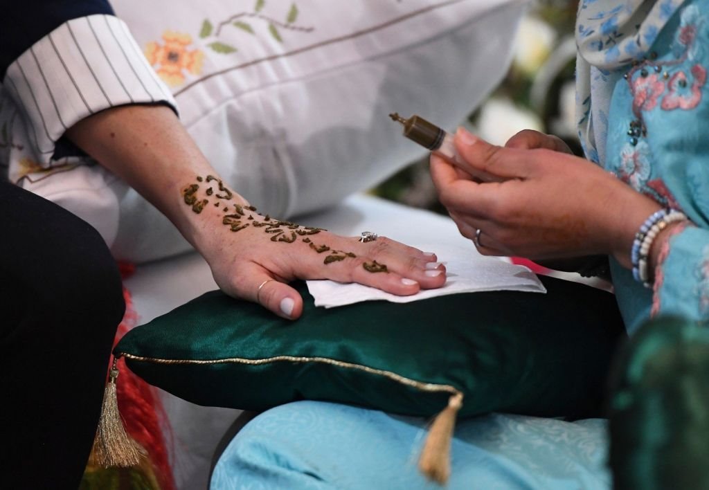 TRUDNIČKE HALJINE MEGAN MARKL OČARALE CEO INTERNET: najbolje odevne kombinacije za trudnicu u svečanim i dnevnim prilikama (FOTO)