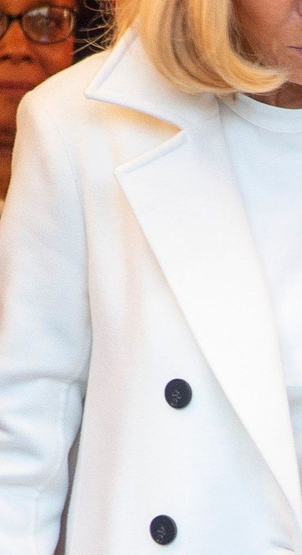 SVE ŽENE ŽELE DA KOPIRAJU OVU MODNU KOMBINACIJU BRIŽIT MAKRON: evo kako da izgledate šik i elegantno u patikama (FOTO)