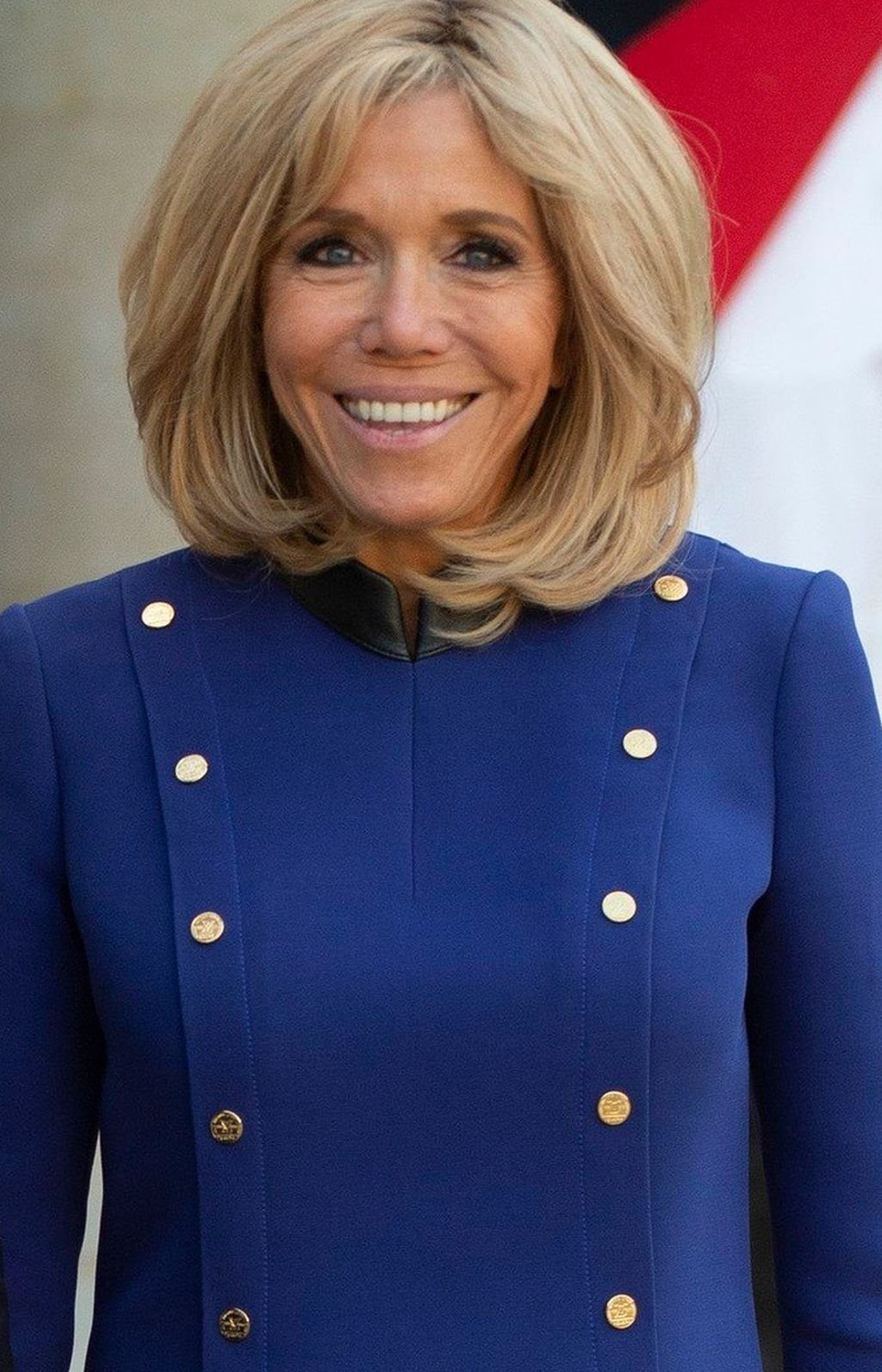 OVO SVAKA ŽENA TREBA DA IMA! CIPELE KOJE NE IZLAZE IZ MODE: Brižit Makron u cipelama sa štiklom koje idu uz sve modne kombinacije (FOTO)