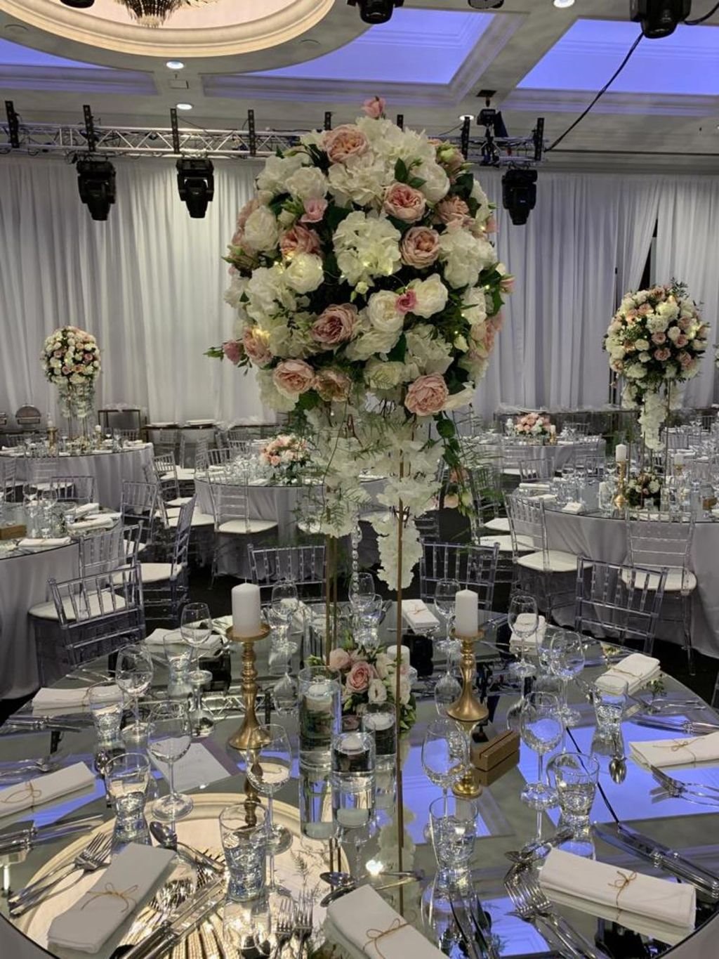 SVE SLIKE SA VENČANJA DRAGANE DŽAJIĆ I MILOŠA IVANOVIĆA: ovako su izgledali mladenci i svatovi na svadbi Džajine ćerke i brata Ane Ivanović (FOTO)