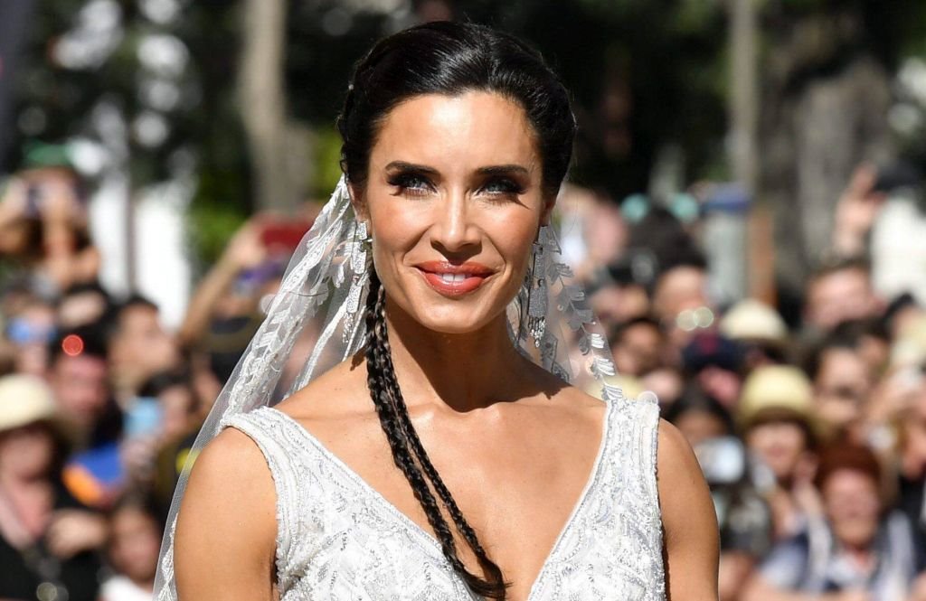 VENČANICA ZBOG KOJE GORI INTERNET: španska TV voditeljka Pilar Rubio (41) očarala ceo svet u uskoj haljini (FOTO)