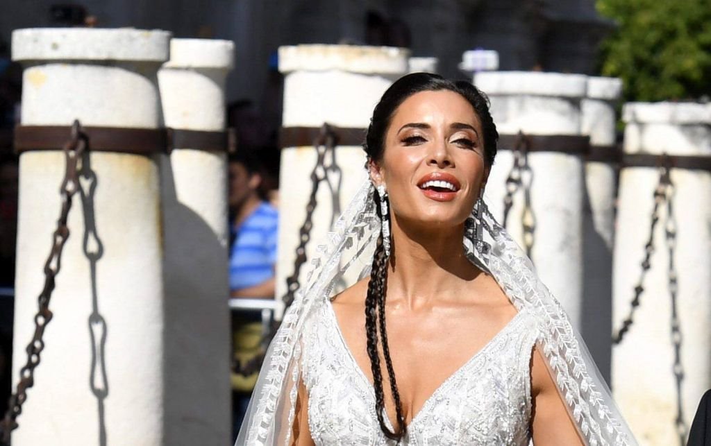 VENČANICA ZBOG KOJE GORI INTERNET: španska TV voditeljka Pilar Rubio (41) očarala ceo svet u uskoj haljini (FOTO)
