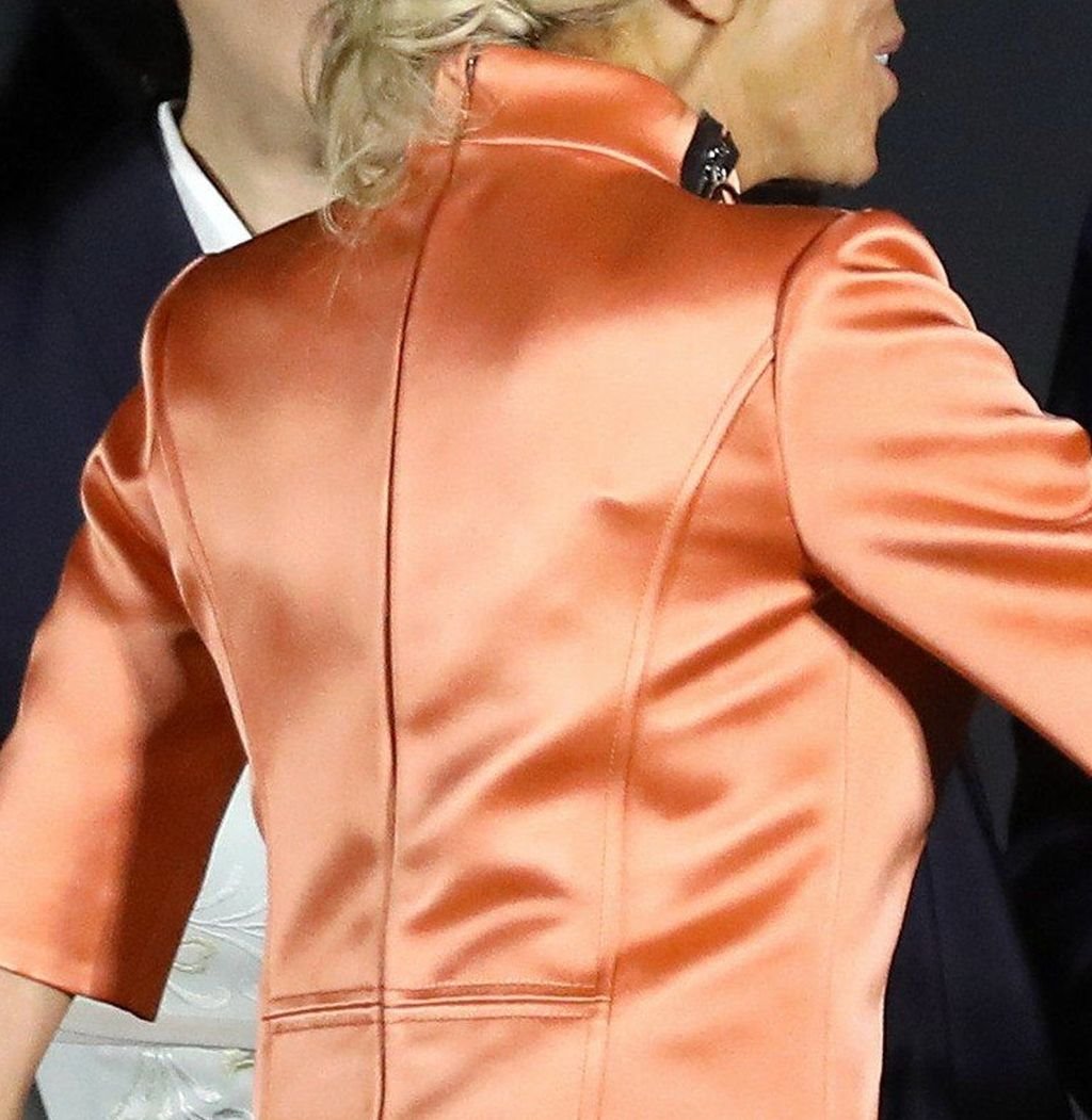 MODNO IZDANJE BRIŽIT MAKRON JE PRAVO IZNENAĐENJE: Prva dama Francuske zasenila sve u neobičnoj haljini i savršenoj boji za leto (FOTO)