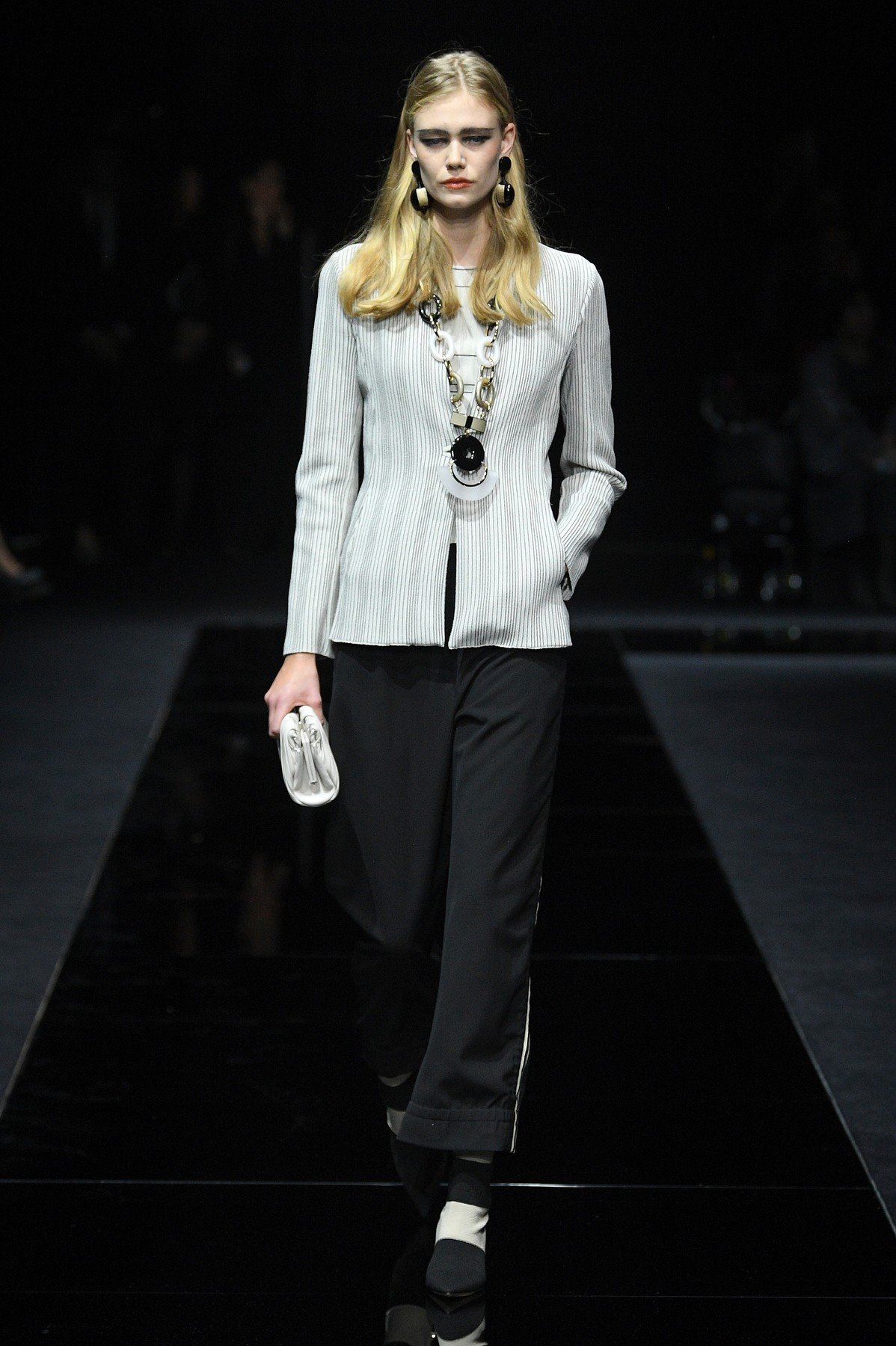 ARMANI ZA 2020: ženstvena i praktična moda uz sako i pantalone koji se nose svuda (FOTO)