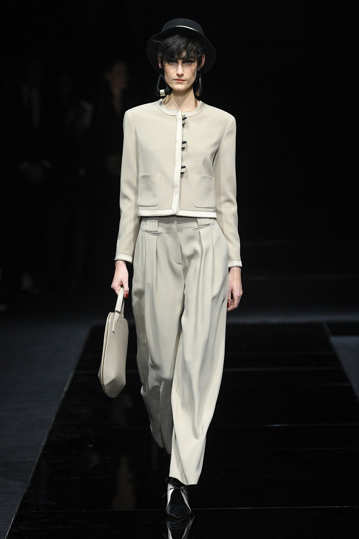 ARMANI ZA 2020: ženstvena i praktična moda uz sako i pantalone koji se nose svuda (FOTO)