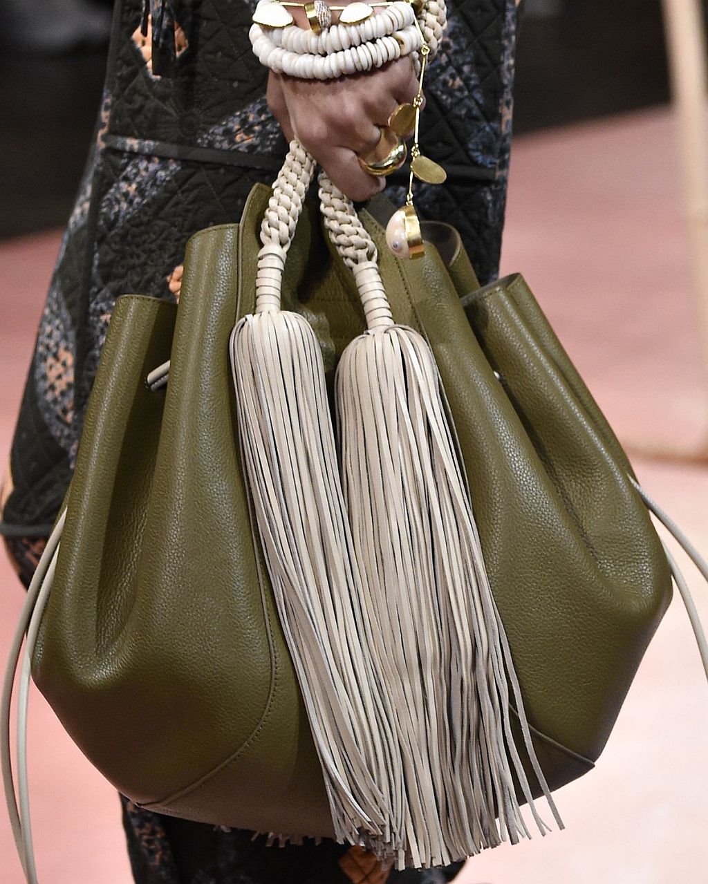 MODERNE TAŠNE ZA 2020: 6 modela torbi koje će biti u trendu (FOTO)